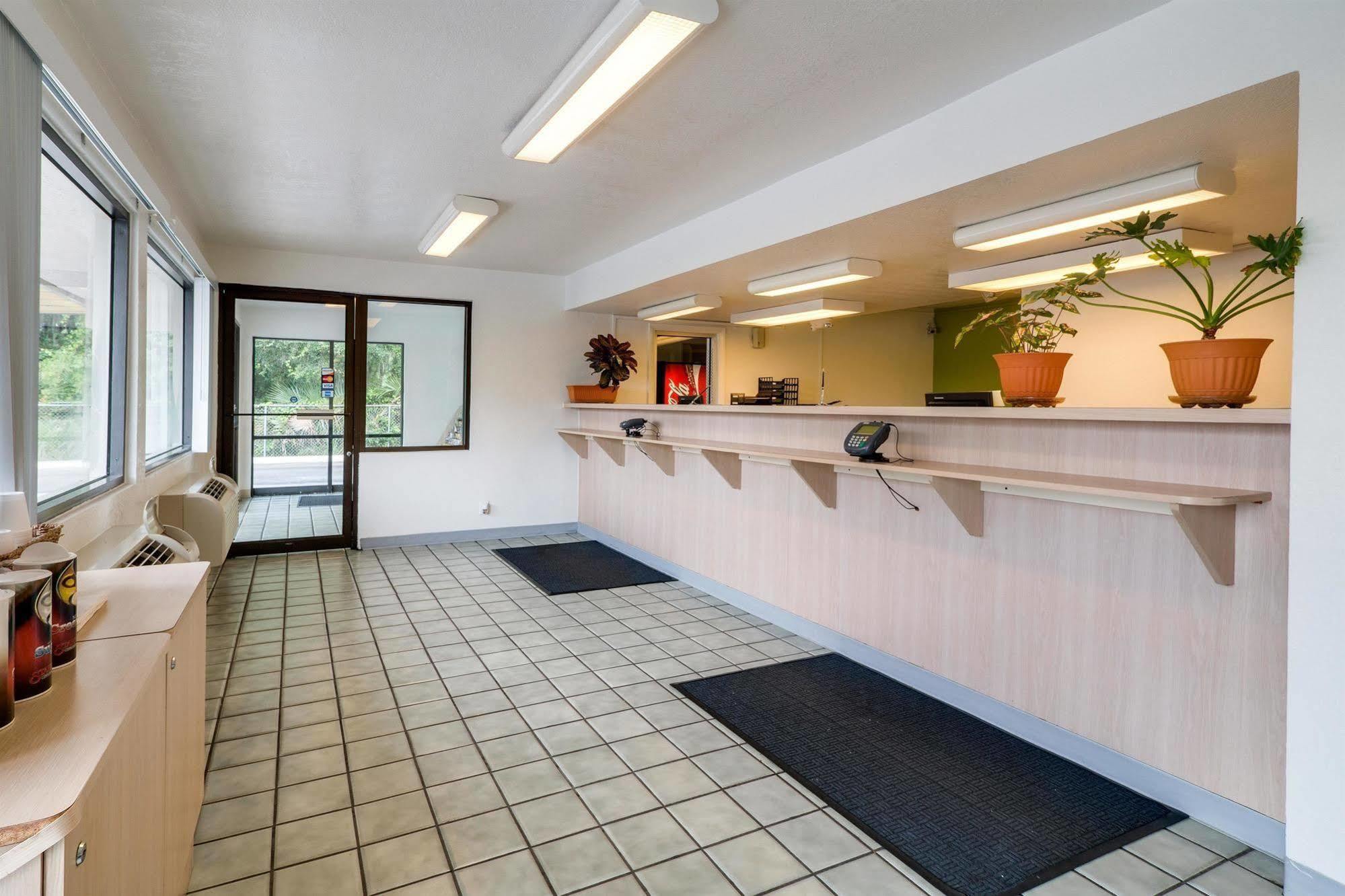 Hotel 6-kissimmee, Fl - Orlando 3*